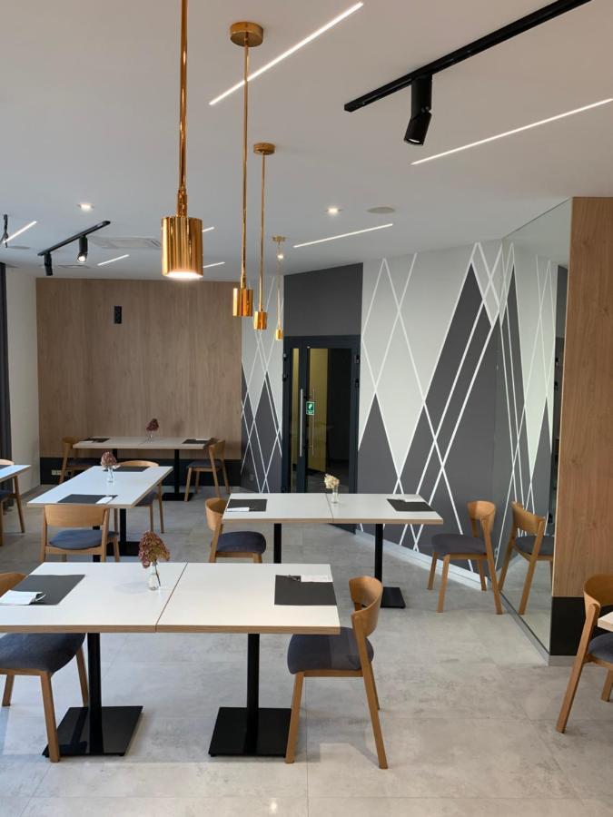 Hotel Coliber Klobuck Екстер'єр фото