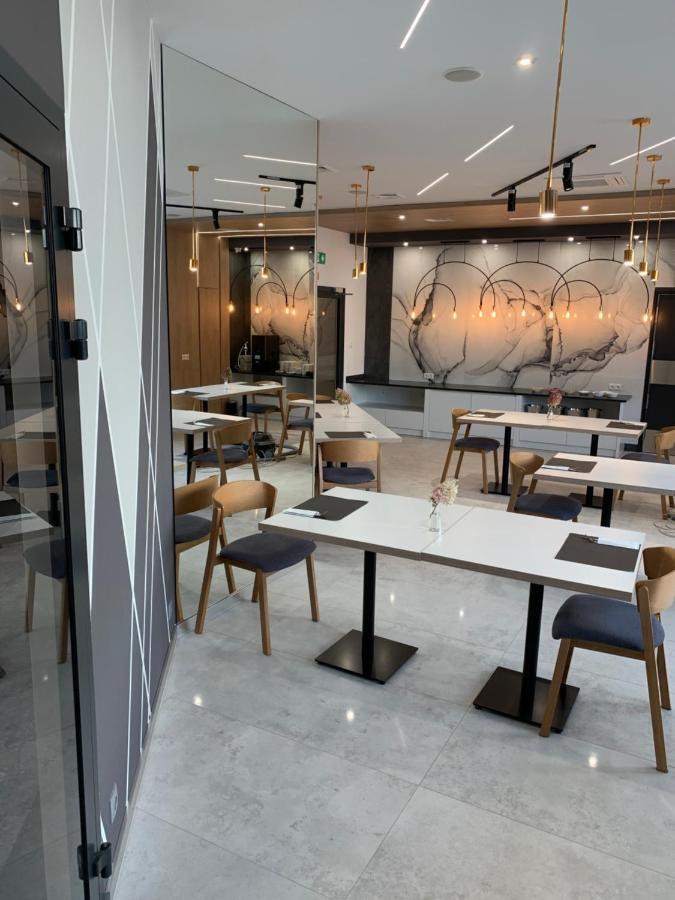 Hotel Coliber Klobuck Екстер'єр фото